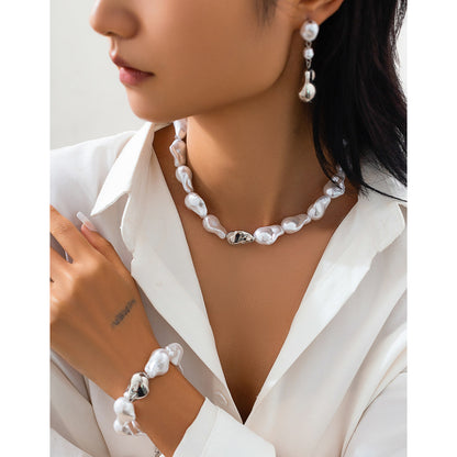 French retro imitation pearl Baroque necklace