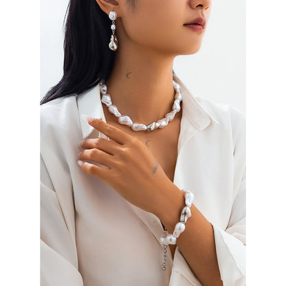 French retro imitation pearl Baroque necklace